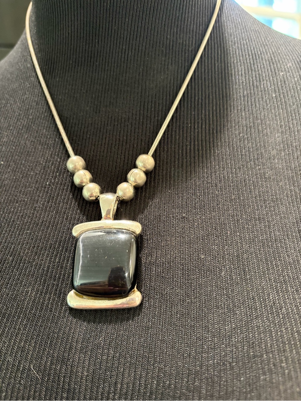 Vintage Premier Designs
Faux Black Onyx Statement
Pendant Necklace (22")